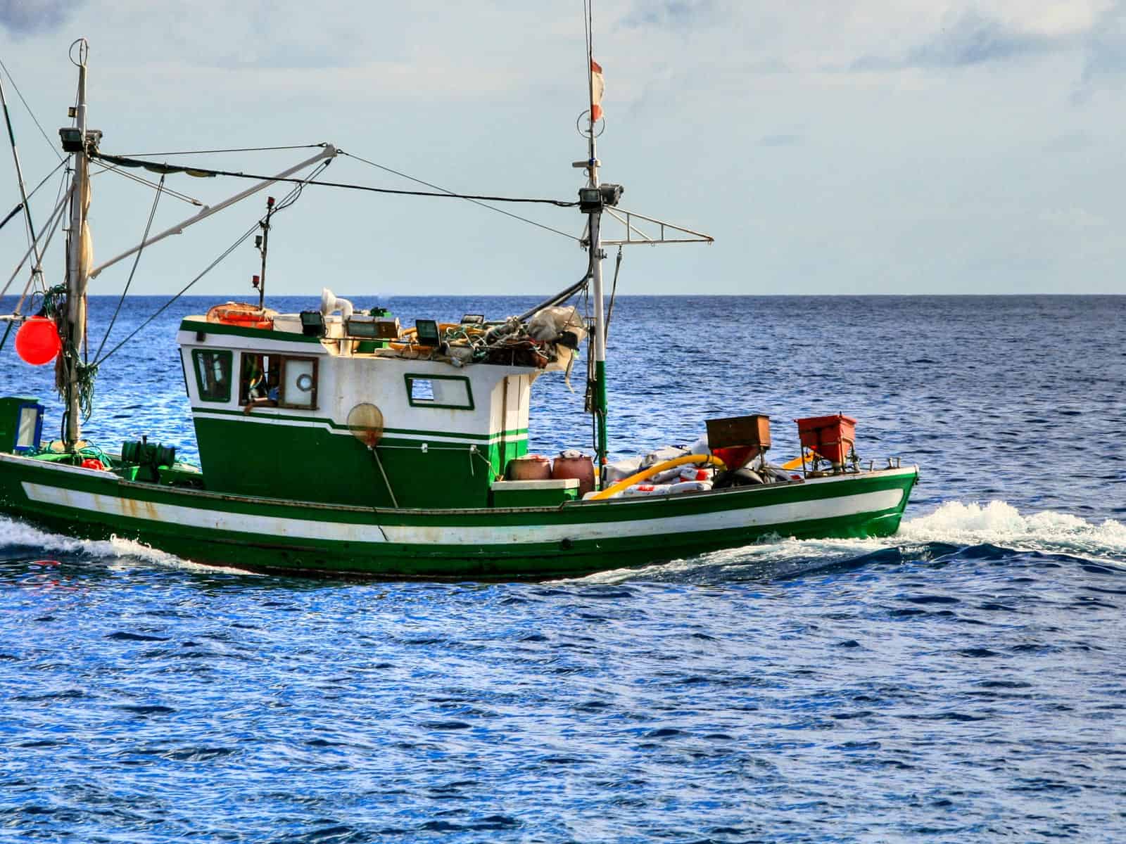 Fishing_boat_in_the_Canary_Islands-22234.jpg