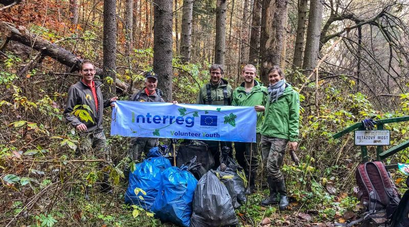 CEW Cleaning up Slovenysky Raj-30360.jpg